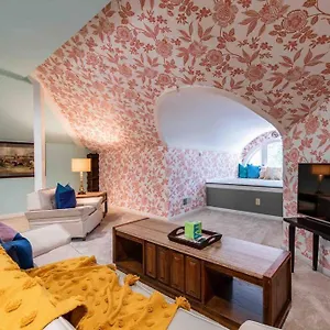  Apartment Two Bedroom In Historic Nulu